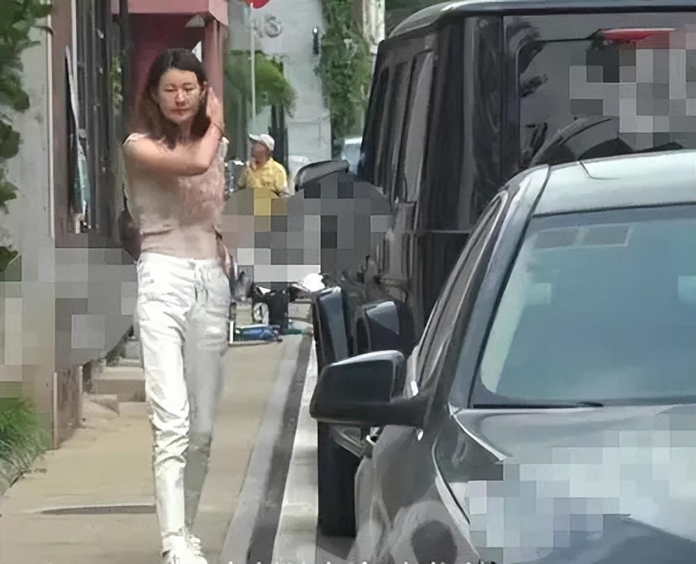 王宝强携女友冯清为甄子丹庆生,二人罕见正面合影