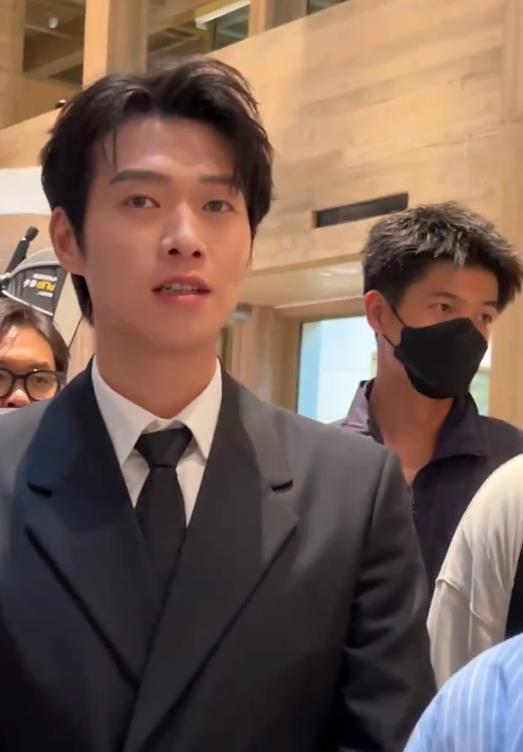 阿亚那活动：魏大勋李现反差大