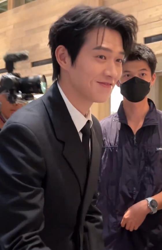 阿亚那活动：魏大勋李现反差大