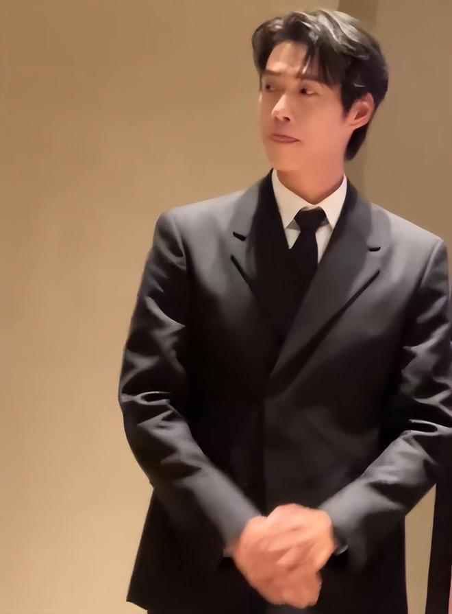 阿亚那活动：魏大勋李现反差大