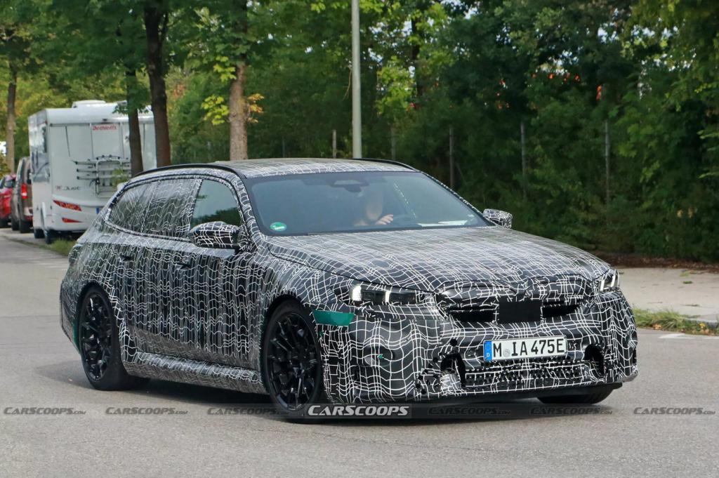 2025 款宝马 M5 Touring 汽车路测照片曝光