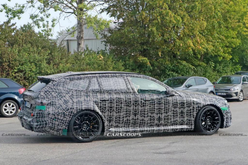 2025 款宝马 M5 Touring 汽车路测照片曝光