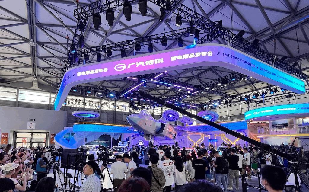 今年的 ChinaJoy，我在车里「撮」了一把篮球