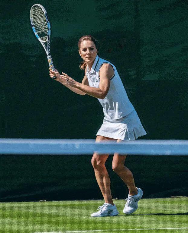 已婚的她对男偶像公开做这个举动很不妥？当有钱人家儿媳真难