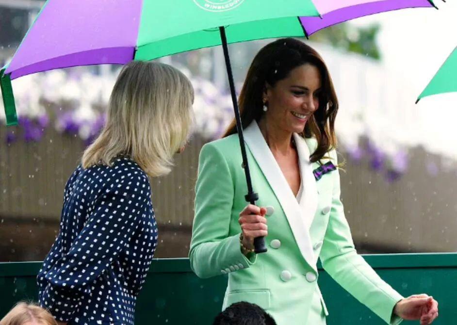 已婚的她对男偶像公开做这个举动很不妥？当有钱人家儿媳真难