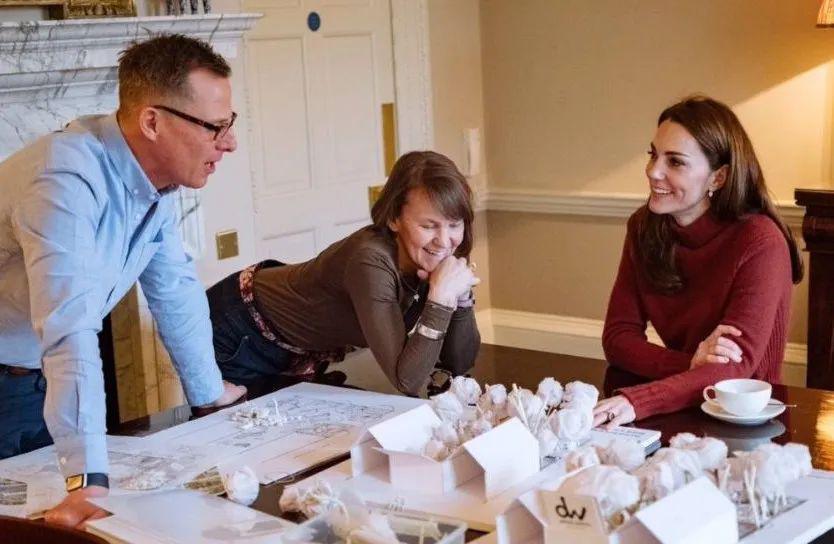 已婚的她对男偶像公开做这个举动很不妥？当有钱人家儿媳真难