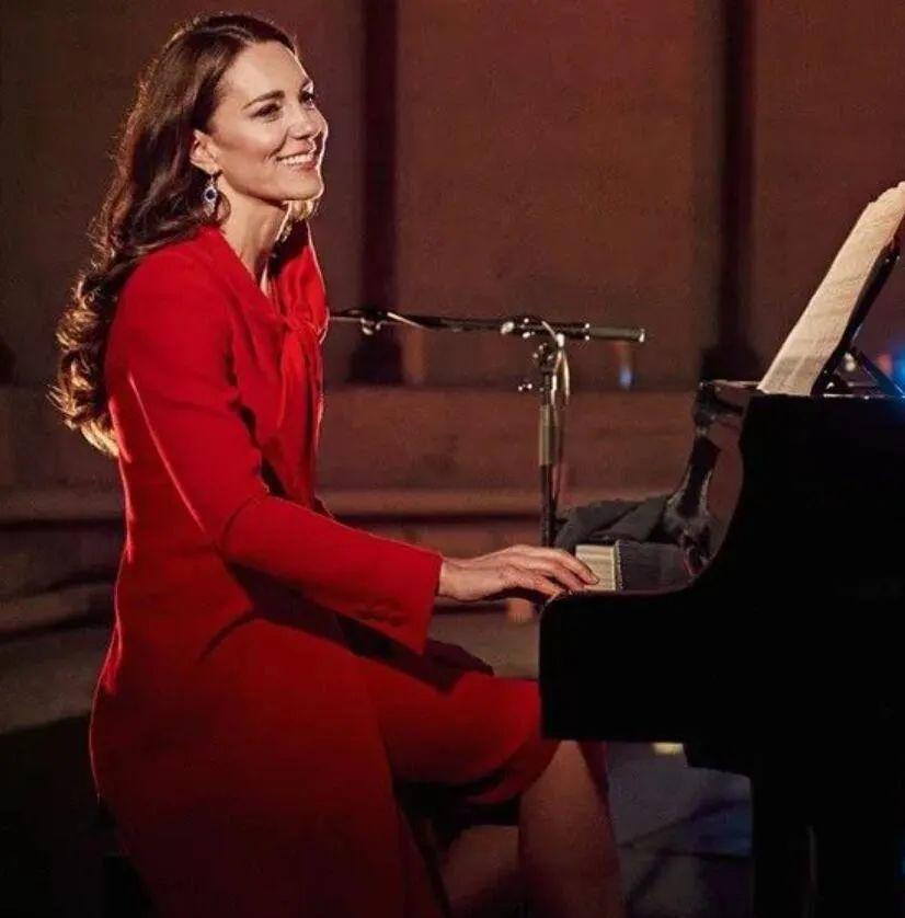 已婚的她对男偶像公开做这个举动很不妥？当有钱人家儿媳真难