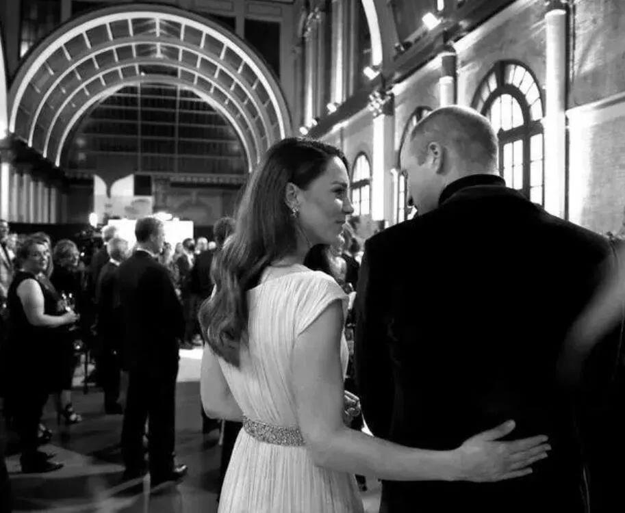 已婚的她对男偶像公开做这个举动很不妥？当有钱人家儿媳真难