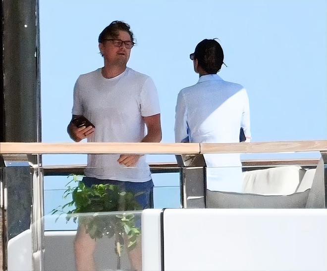 莱昂纳多与模特尼拉姆度假，澄清没有恋爱关系，只是好朋友