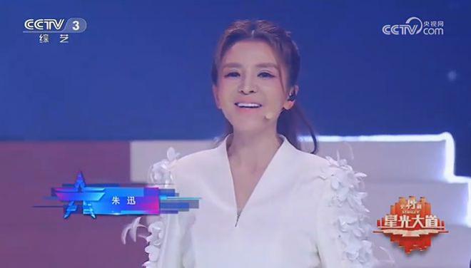 小尼：暂别主持8年之久的《星光大道》，将于年度总决赛正式回归