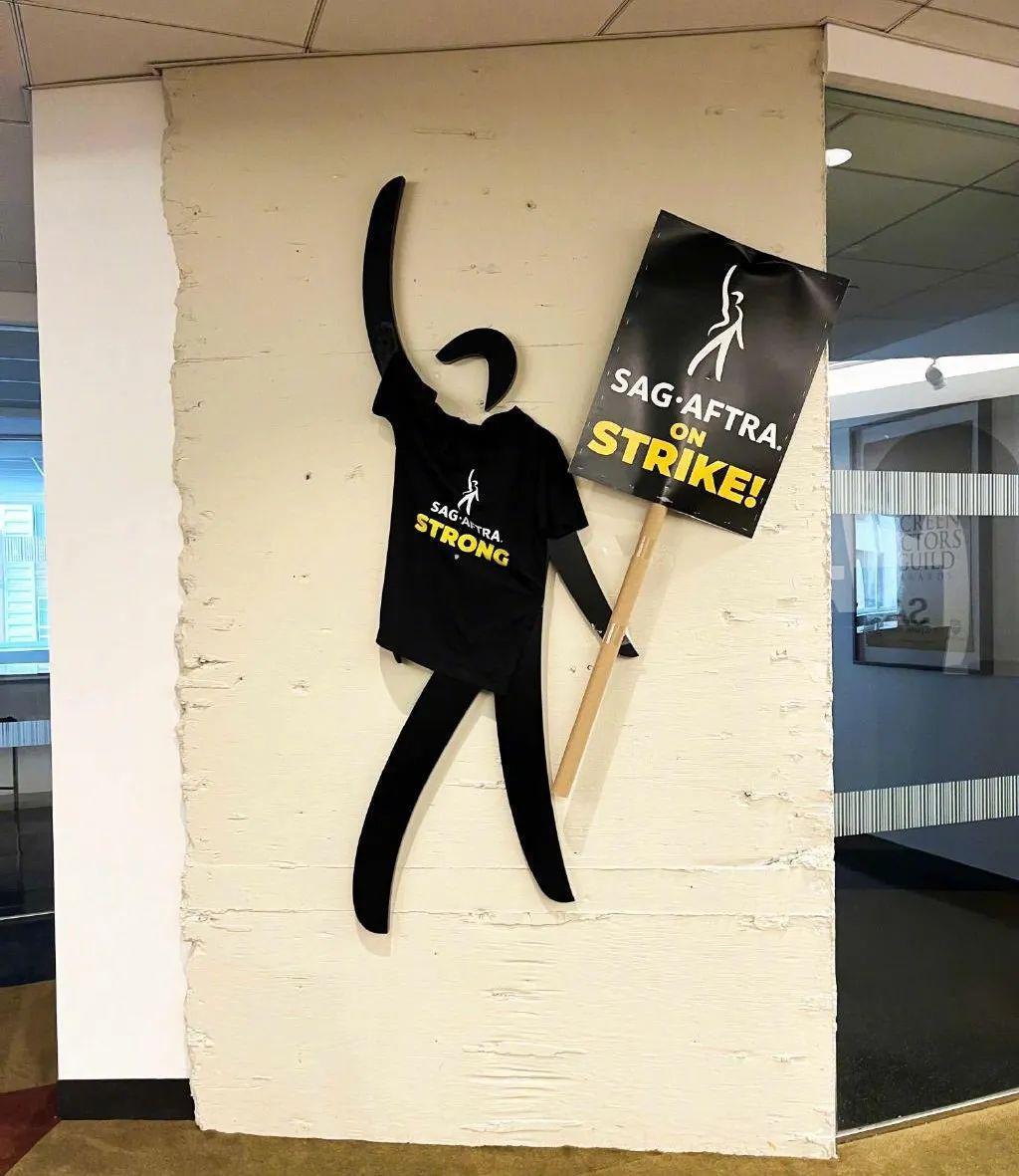 好莱坞空前大罢工，这锅AI背不背？