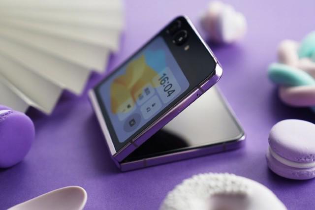 刚发的三星Galaxy Z Flip5，打得过国产小折叠吗？