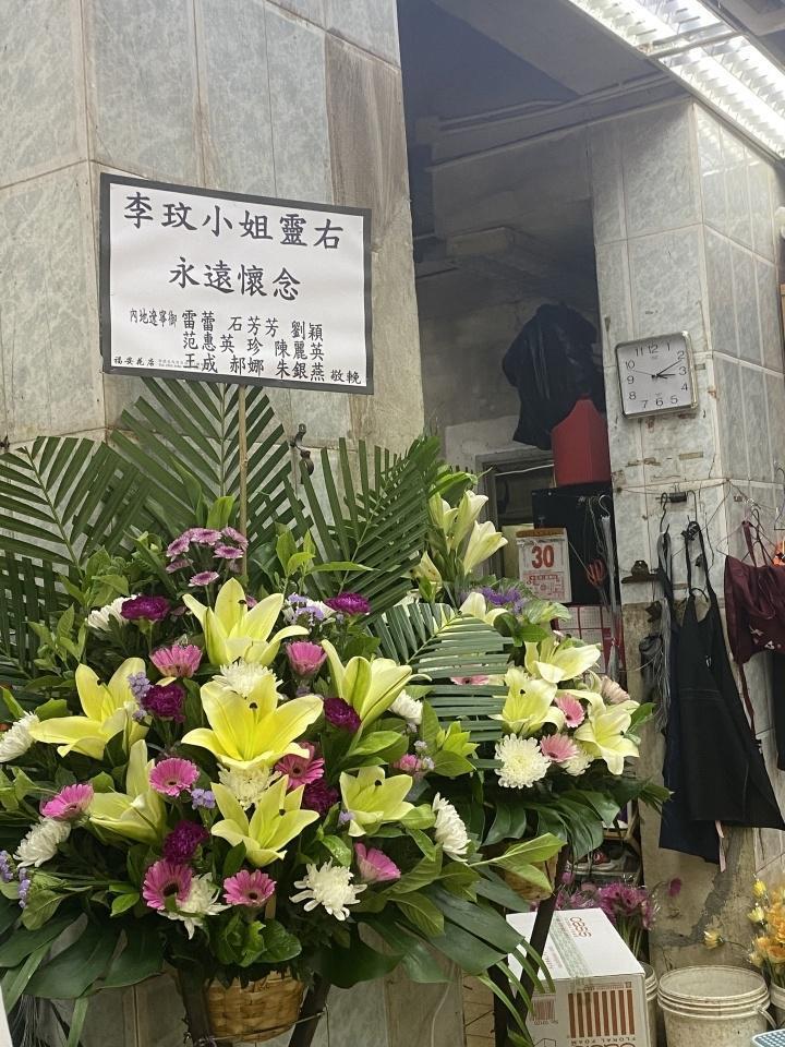 李玟追悼会31日举行，记者现场直击：附近花店堆满了挽联