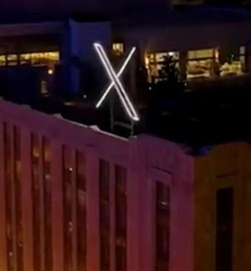 福特转战混合动力，大众被曝将使用小鹏旧平台，微软强推Outlook网页版，推特大楼顶部装X标遭调查，这就是今天的其他大新闻！