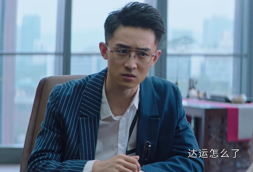 任嘉伦成毅公司官宣8位男新人，一个比一个普，精修都救不了
