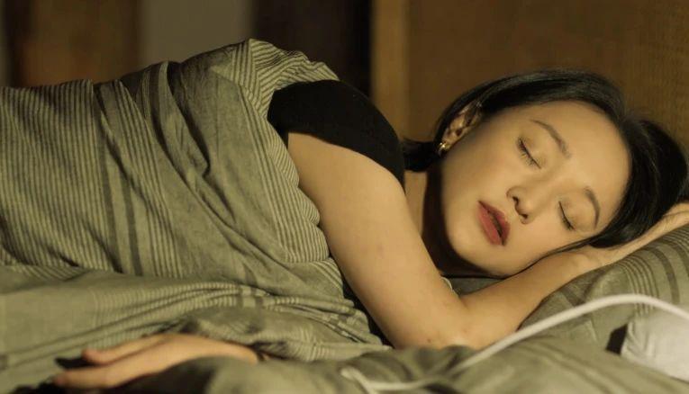 被嘲丑的周迅，终于翻身了