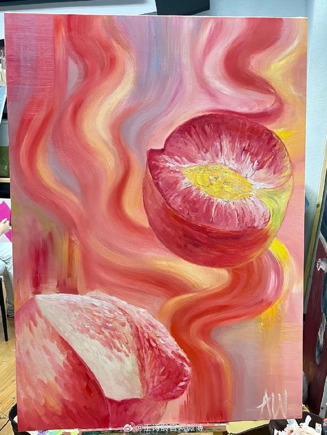 13岁王诗龄暑期作画 穿花睡衣微笑合影