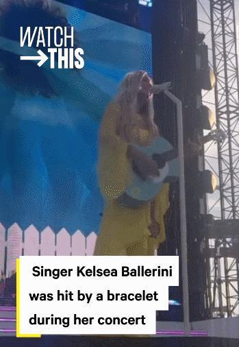 卡迪碧演出被观众泼饮料！她怒扔话筒反击，冲突画面火遍全网