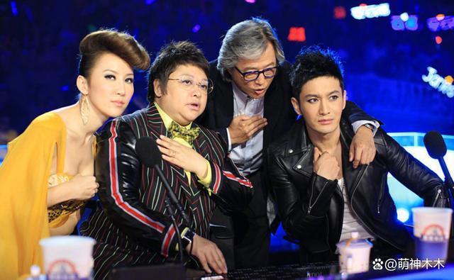 李玟追思会韩红送巨大花圈，粉丝自费买24个车站看板纪念