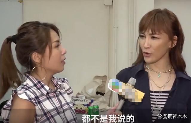 李玟追思会韩红送巨大花圈，粉丝自费买24个车站看板纪念