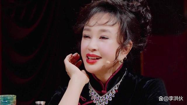 70岁刘晓庆回应演少女争议：我就这么年轻，演技也很棒