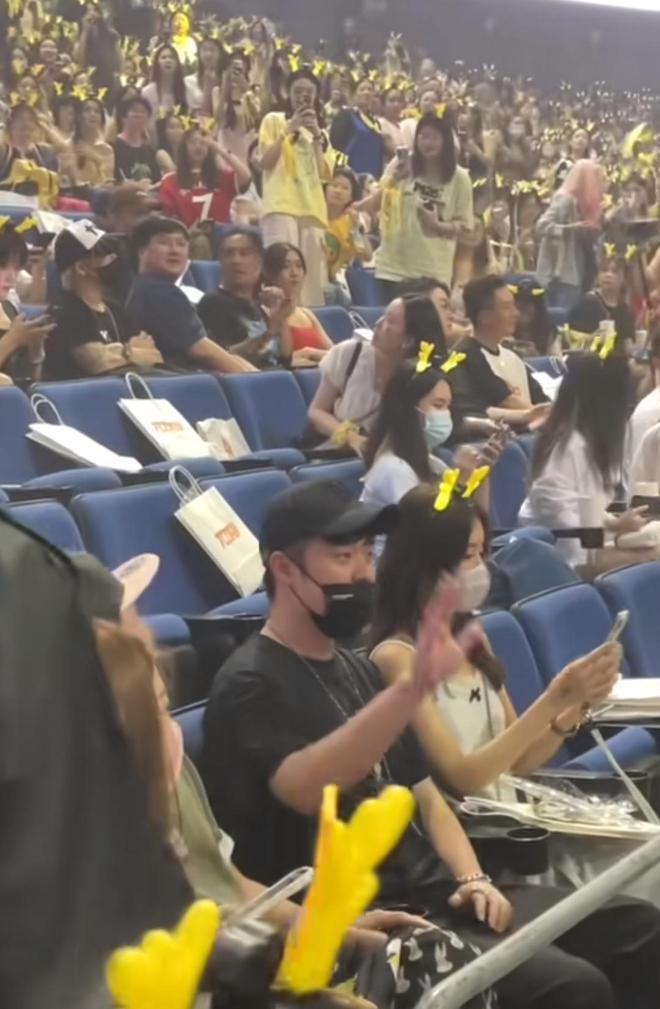 陈赫带张子萱看鹿晗演唱会秀恩爱，陈赫鹿晗搞笑互动