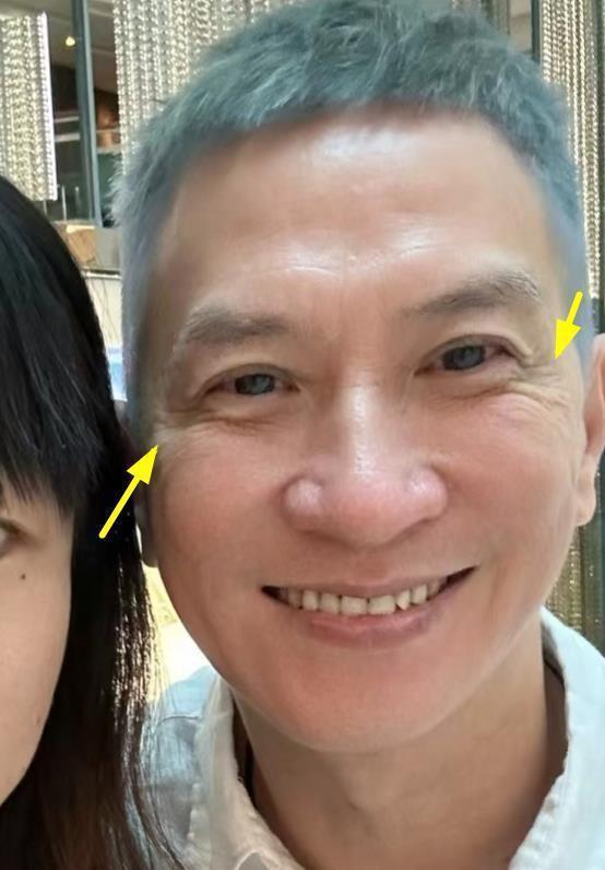 58岁张家辉逛街被偶遇，白发寸头造型吸睛