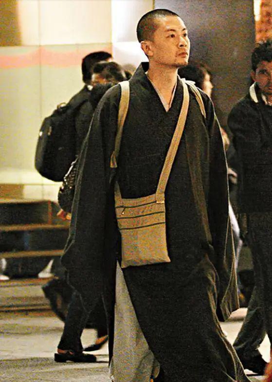 娱乐圈超级富二代，出家了…