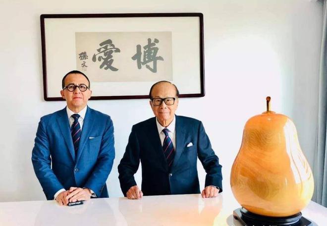 96岁李嘉诚庆生画面曝光，和员工一起庆祝俩儿子没现身