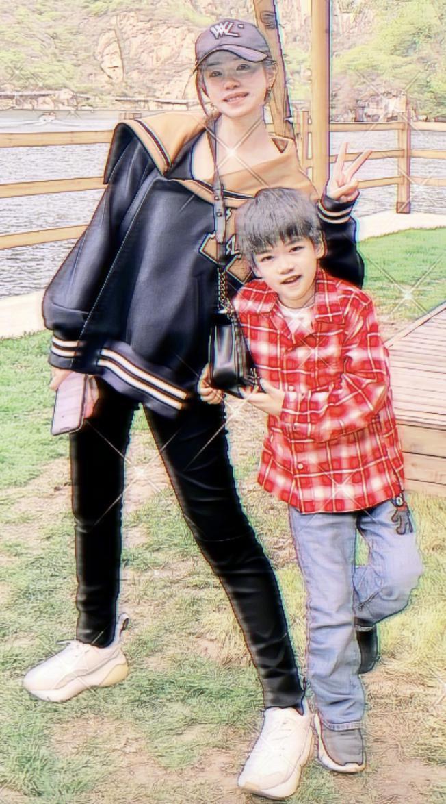 陈妍希带儿子瑞士度假，6岁小星星玩滑车和陈晓如复制粘贴
