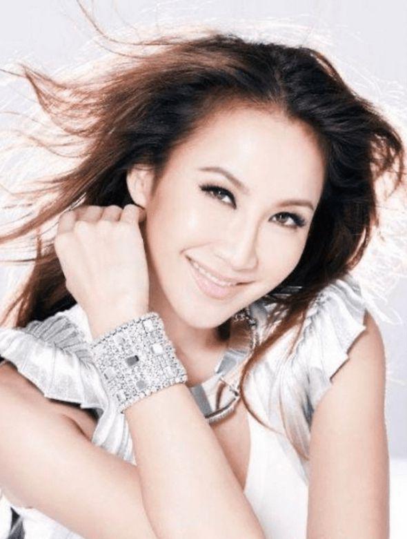 李玟母亲将缺席爱女告别式：白发人不送黑发人