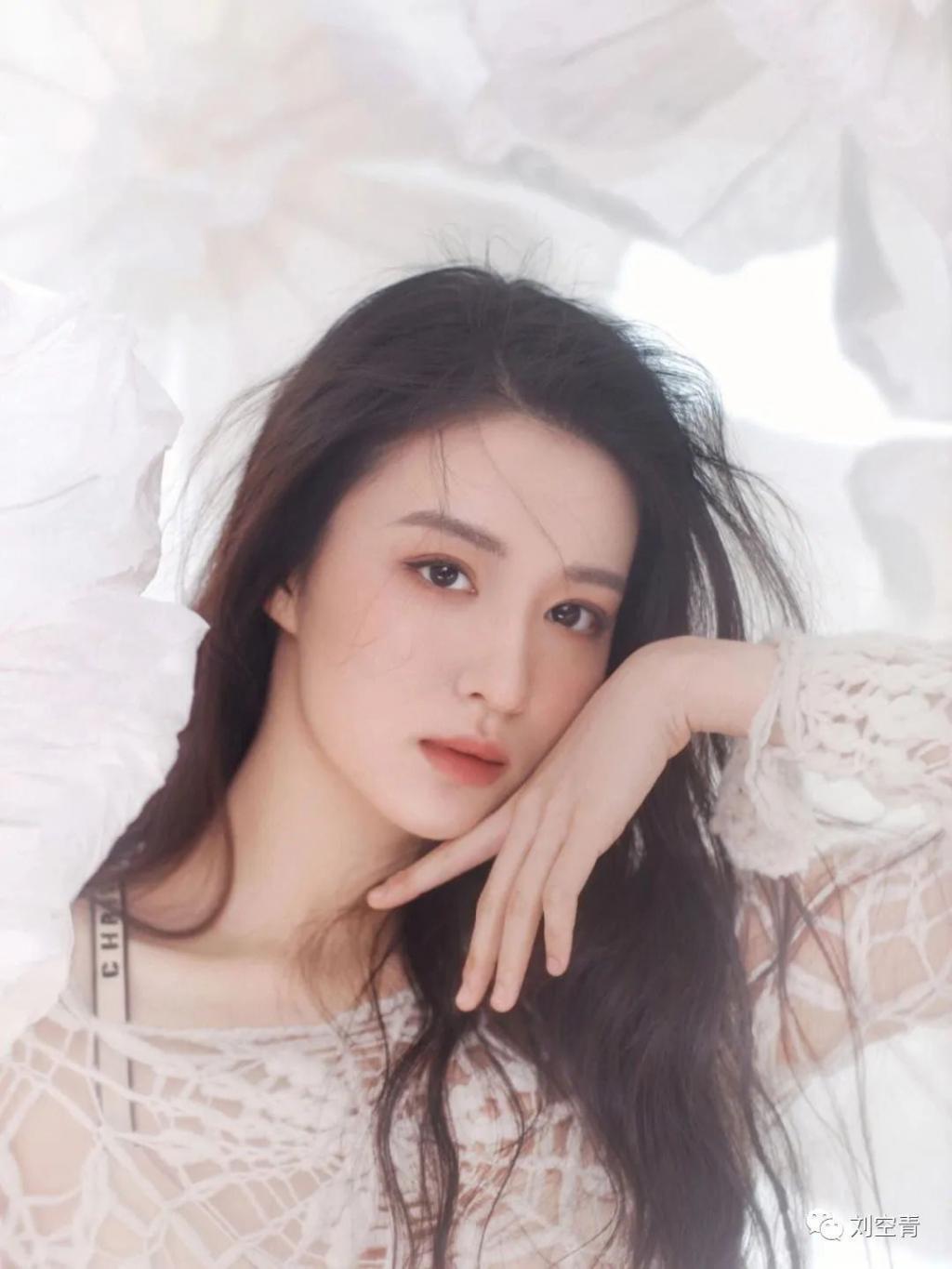 骂素人老巫婆，她这是疯了？