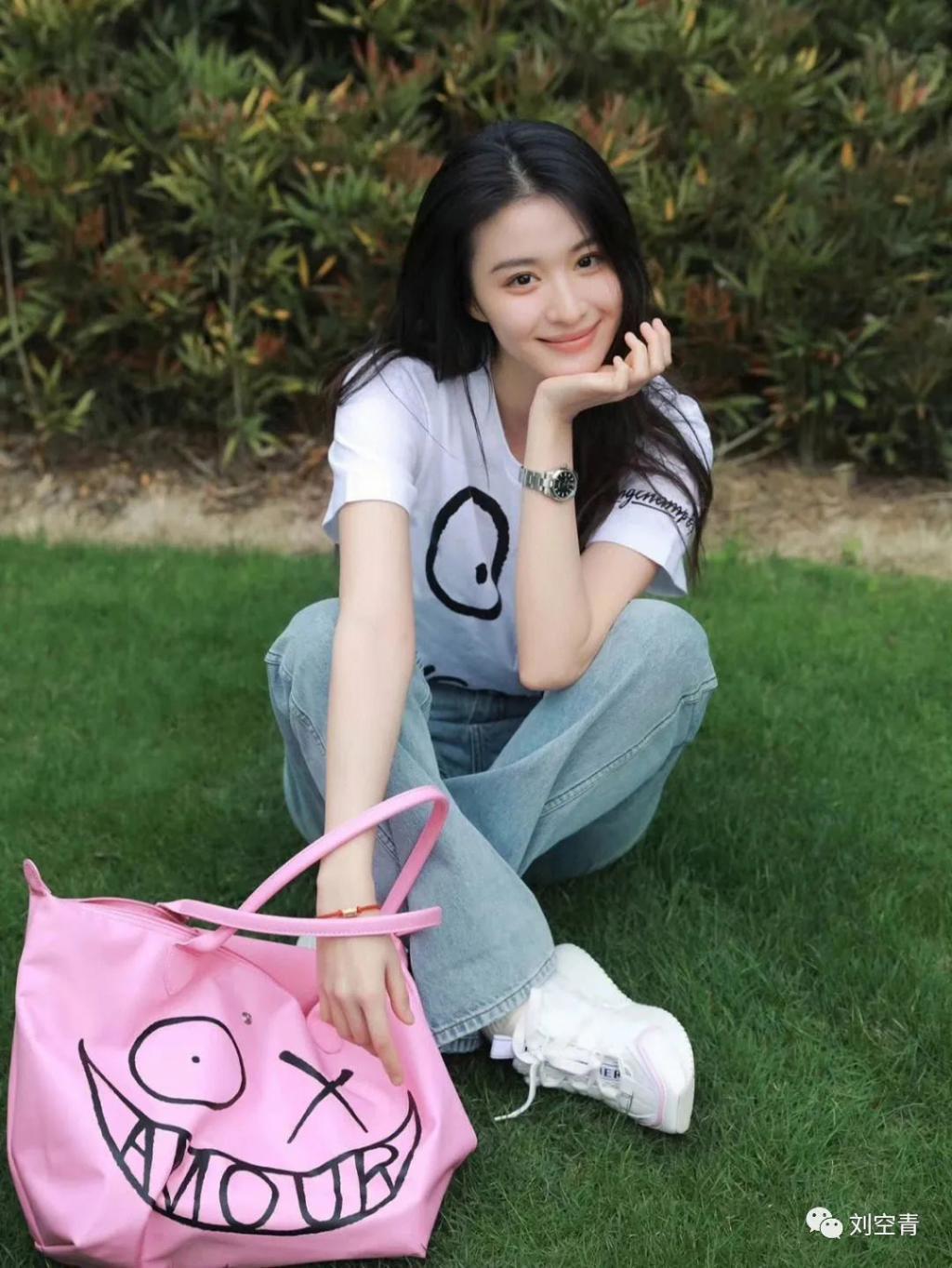 骂素人老巫婆，她这是疯了？