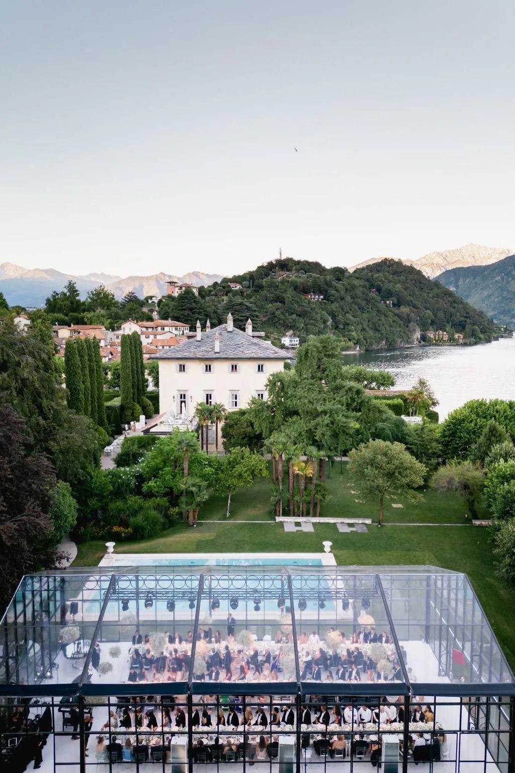 甄子丹汪诗诗补办婚礼，一窥这对cp牵起的神秘港圈交际网