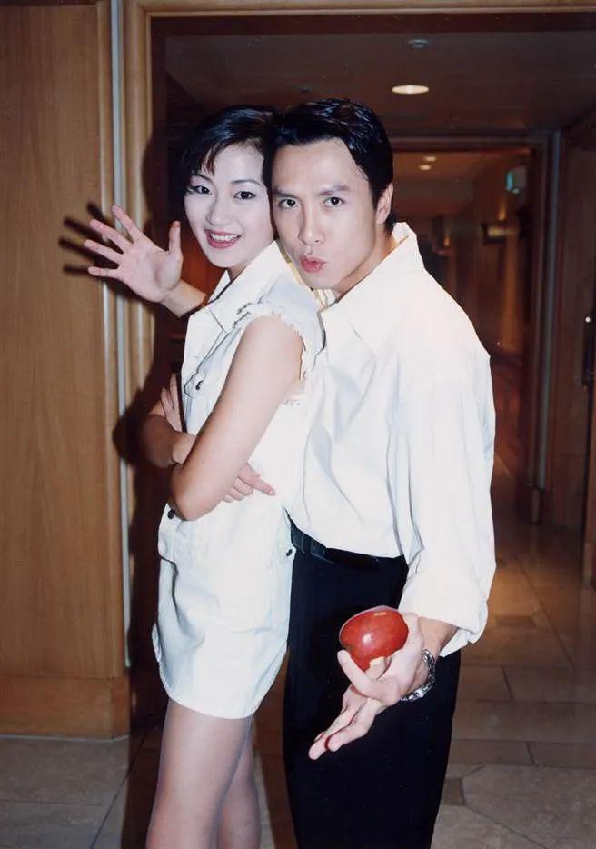 甄子丹汪诗诗补办婚礼，一窥这对cp牵起的神秘港圈交际网