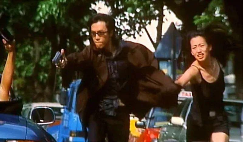 甄子丹汪诗诗补办婚礼，一窥这对cp牵起的神秘港圈交际网