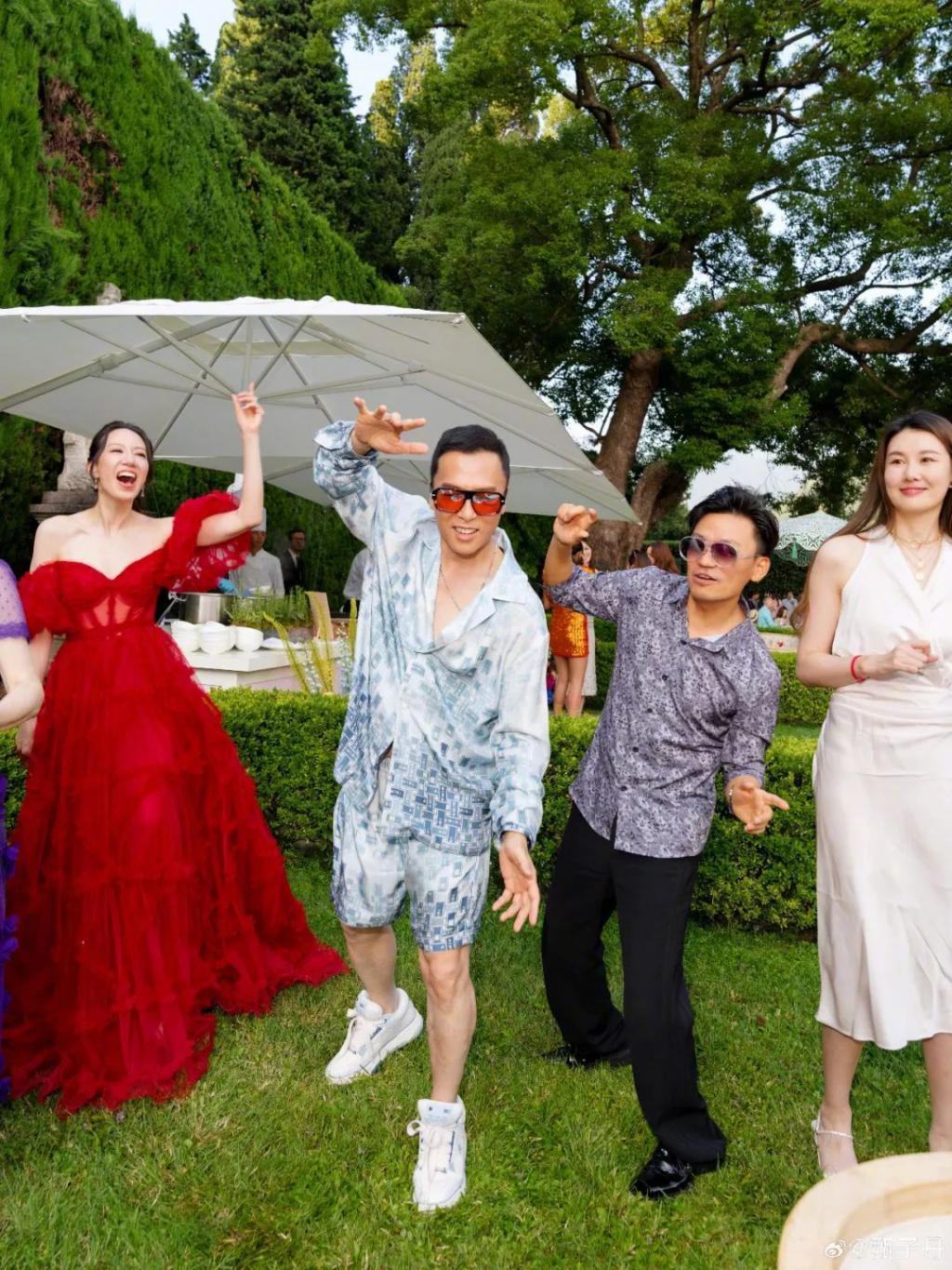 甄子丹汪诗诗补办婚礼，一窥这对cp牵起的神秘港圈交际网