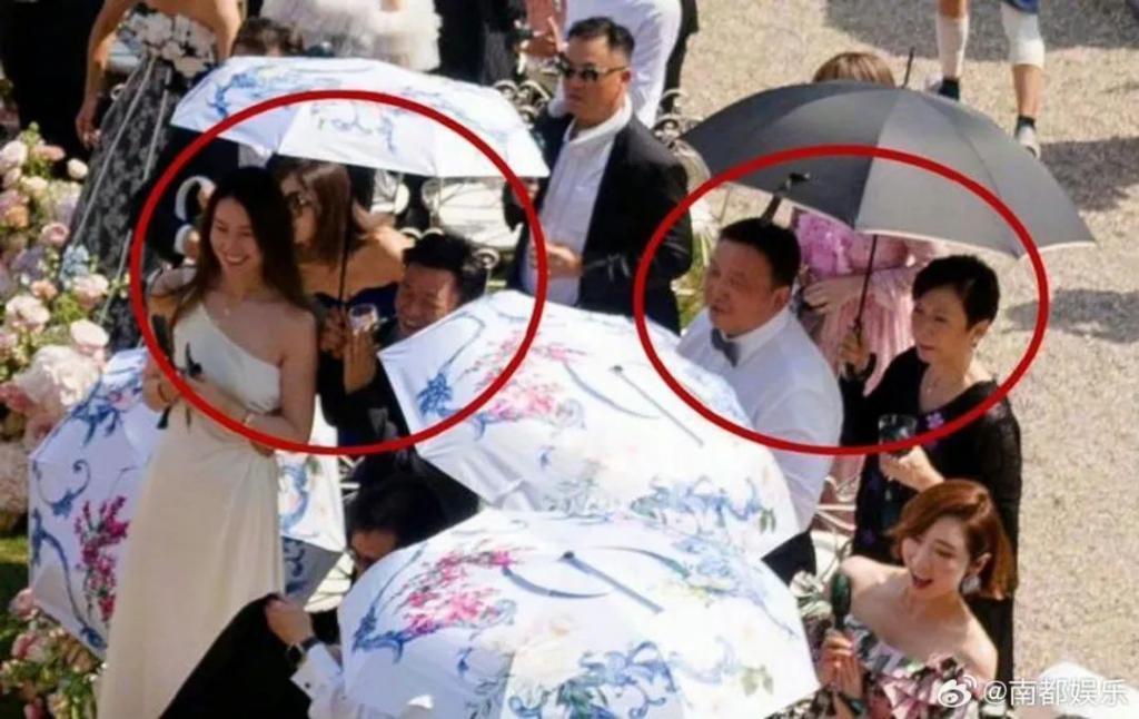 甄子丹汪诗诗补办婚礼，一窥这对cp牵起的神秘港圈交际网