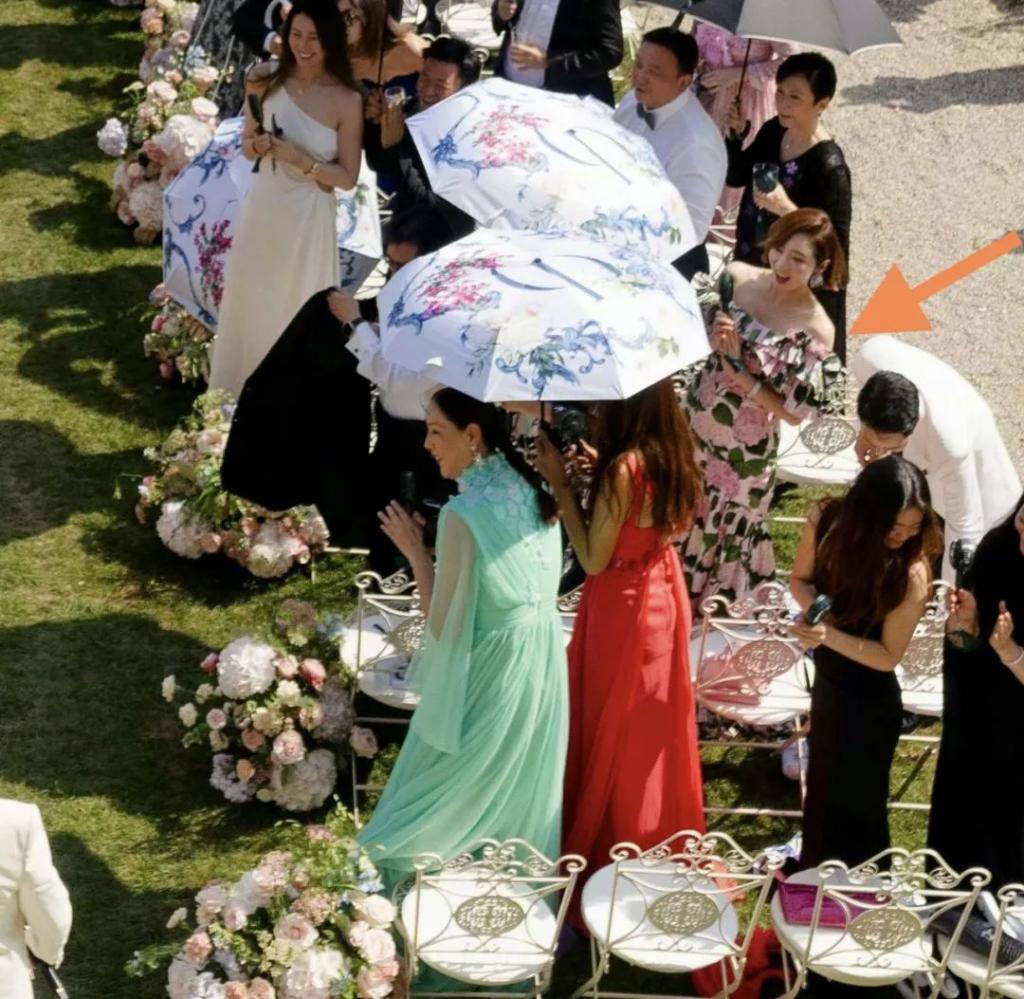 甄子丹汪诗诗补办婚礼，一窥这对cp牵起的神秘港圈交际网