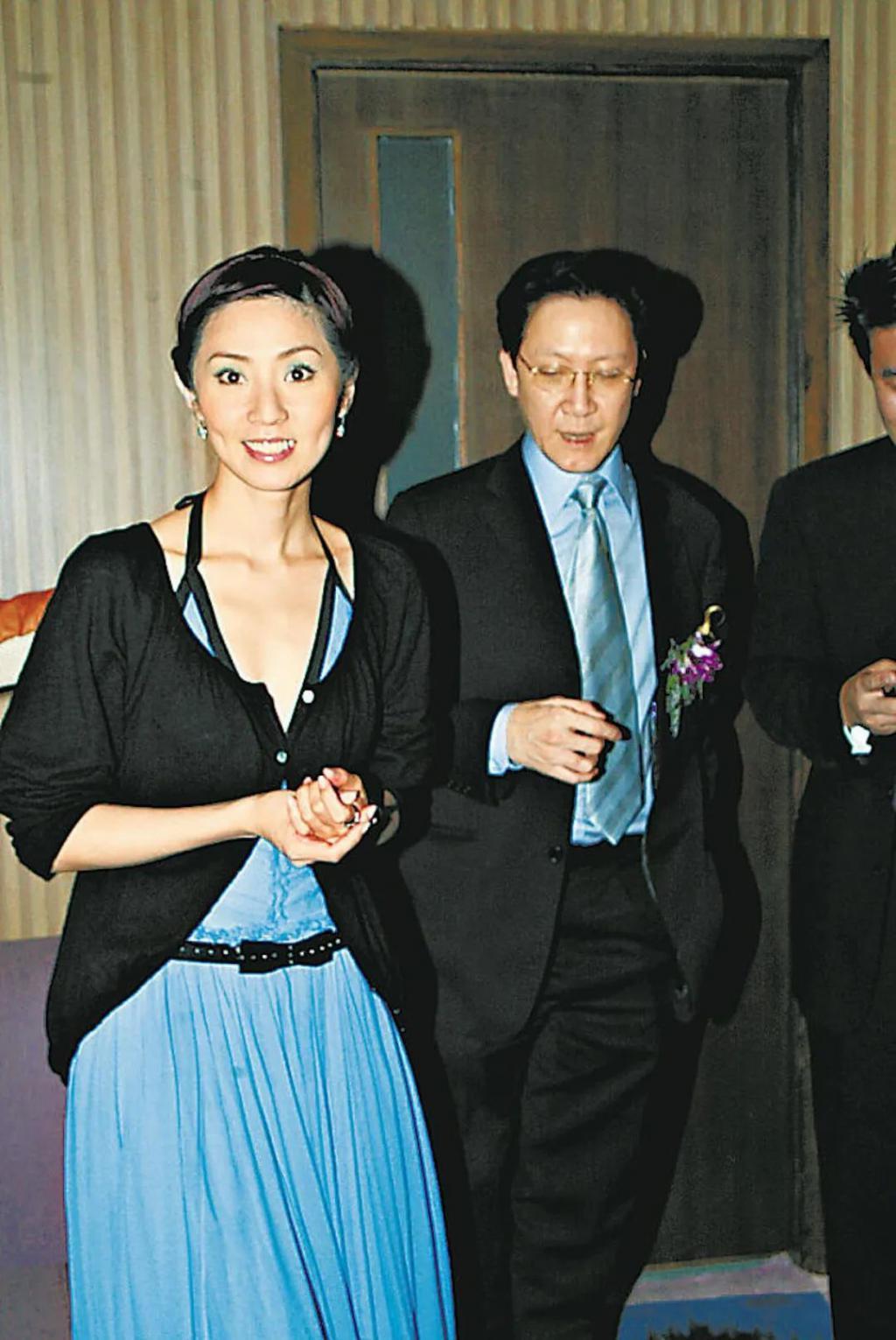 甄子丹汪诗诗补办婚礼，一窥这对cp牵起的神秘港圈交际网