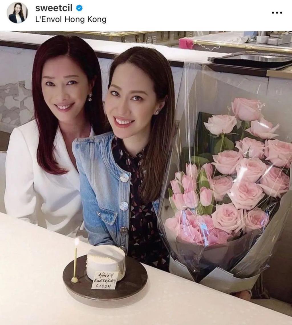 甄子丹汪诗诗补办婚礼，一窥这对cp牵起的神秘港圈交际网