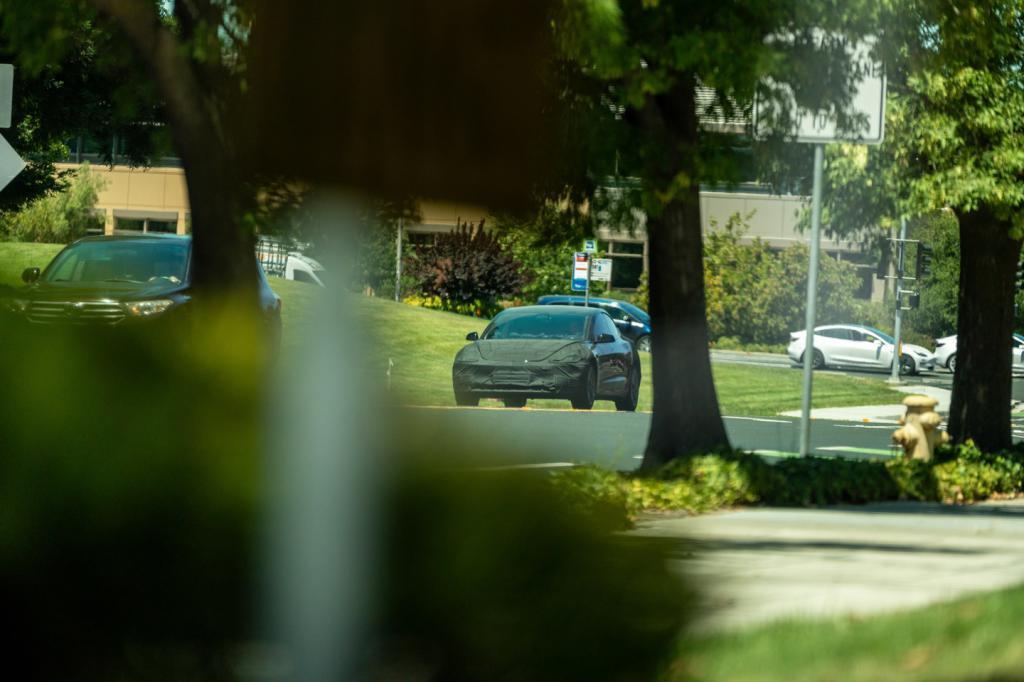 改款特斯拉 Model 3 再现身，前保险杠有升级