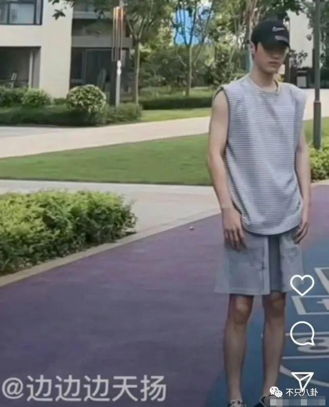 17岁就开始谈的姐弟恋情被曝光，他这算塌房了吗？