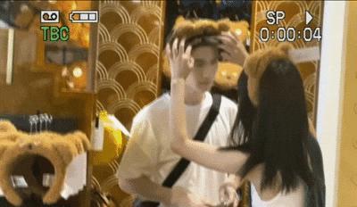 17岁就开始谈的姐弟恋情被曝光，他这算塌房了吗？