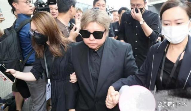 众星送别李玟！萧亚轩哭成泪人韩红面色沉重，成龙刘德华不舍