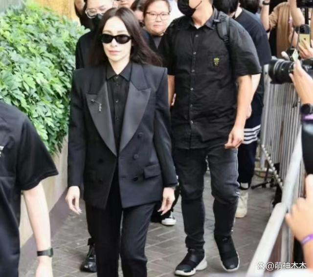 众星送别李玟！萧亚轩哭成泪人韩红面色沉重，成龙刘德华不舍