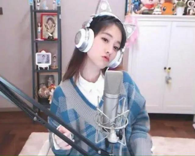 冯提莫回应患甲状腺癌晚期，病床照曝光憔悴不已，曾试图轻生