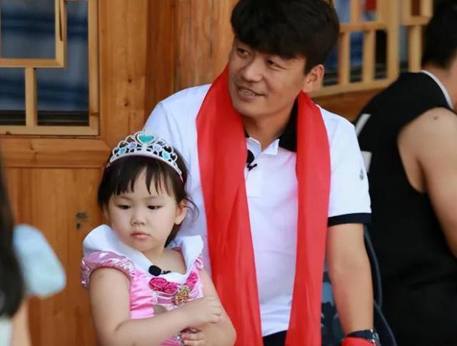 王宝强晒女儿手写的鼓励信，疑是马蓉代笔