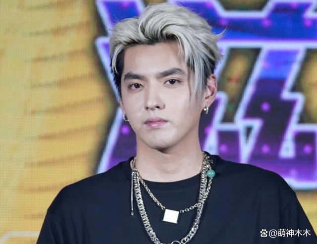 吴亦凡案二审开庭择期宣判，都美竹提前到北京晒多张旅游照