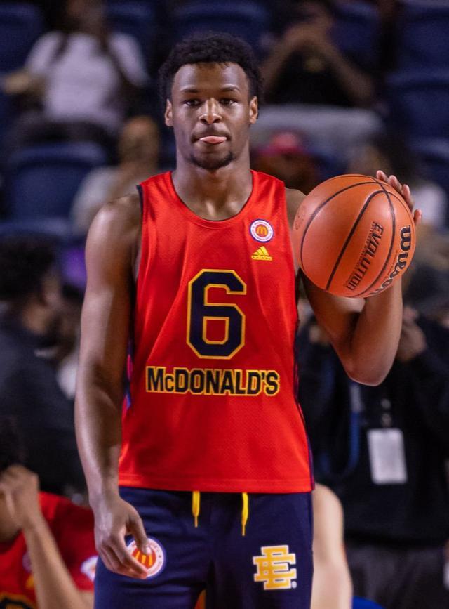 詹姆斯儿子布朗尼心脏骤停被送医 目前情况稳定